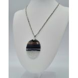 A LARGE AGATE PENDANT ON A 42cms SILVER CHAIN