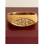 18 carat hallmarked YELLOW GOLD RING with DIAMOND CLUSTER Set to top. 3.3 grams. Size K 1/2 - L.