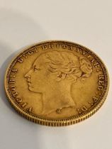 1877 GOLD SOVEREIGN. Very fine/extra fine condition. Melbourne Mint. Young Victoria head.