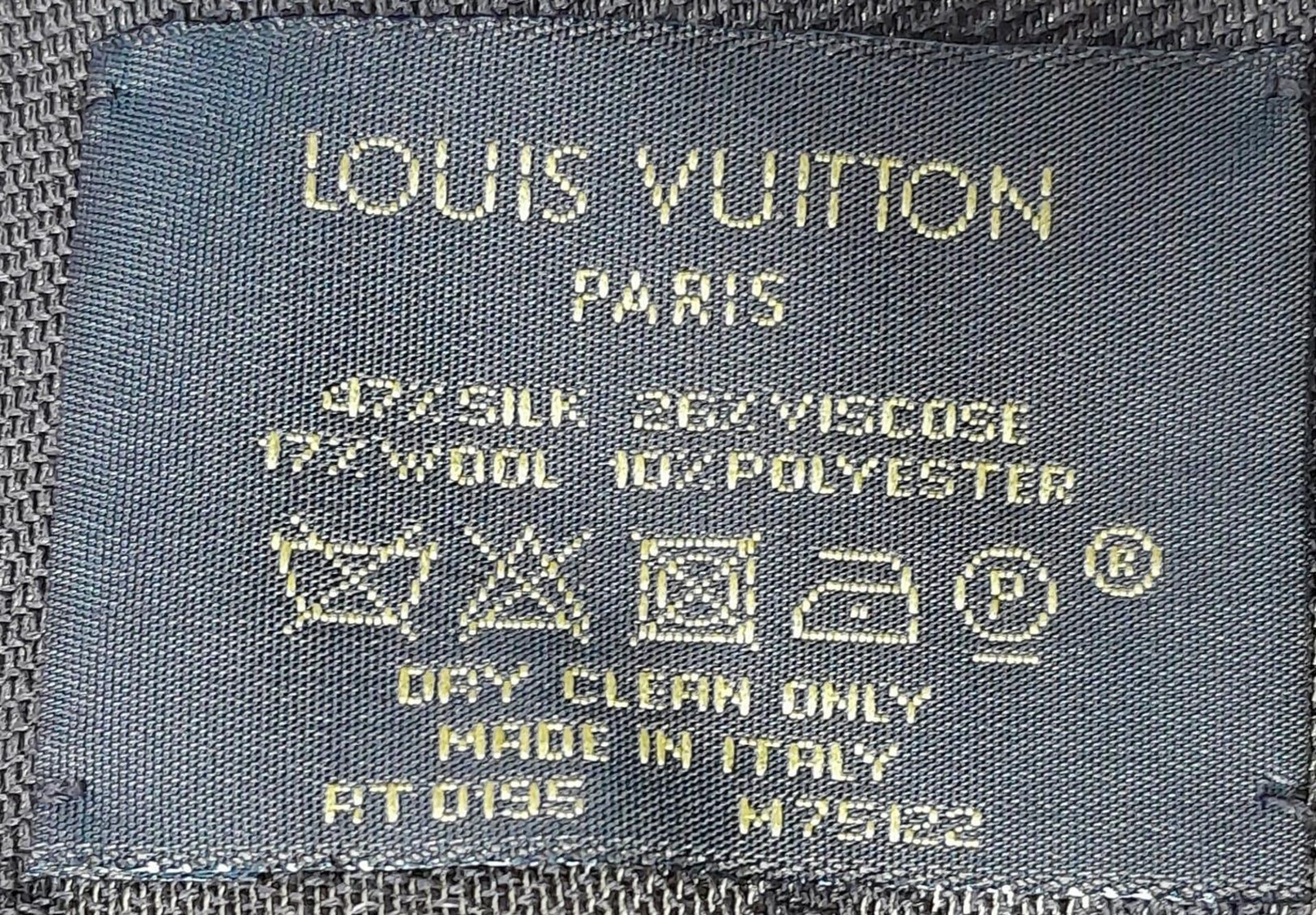 A Louis Vuitton Châle Monogram Shine Silk Scarf. Comes with purchase receipt. Approximately 140cm - Image 5 of 6