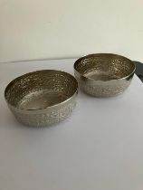 2 x PERSIAN SILVER BOWLS. 9.5 cm diameter. Approx 177 grams. Beautifully decorated. Please see