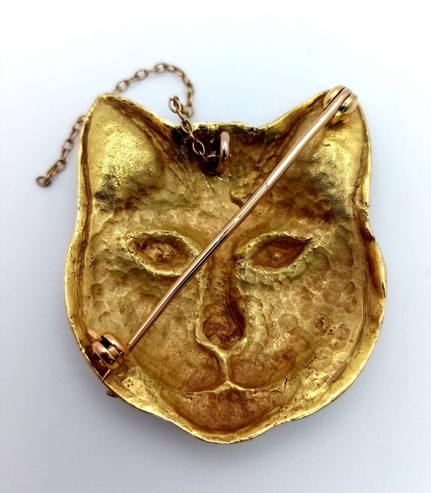 An 18K Yellow Gold (tested) Pussy Face Pendant! 3.5cm x 3cm. 11.45g weight. - Bild 3 aus 3