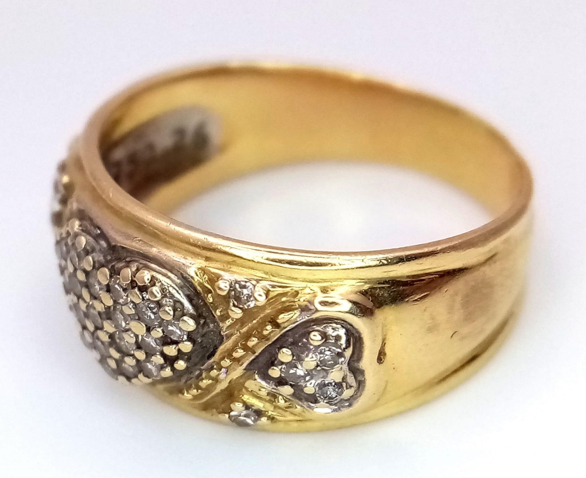 A Vintage 18K Yellow Gold Diamond Decorative Heart Ring. A central pave diamond heart with scrolls - Bild 5 aus 7