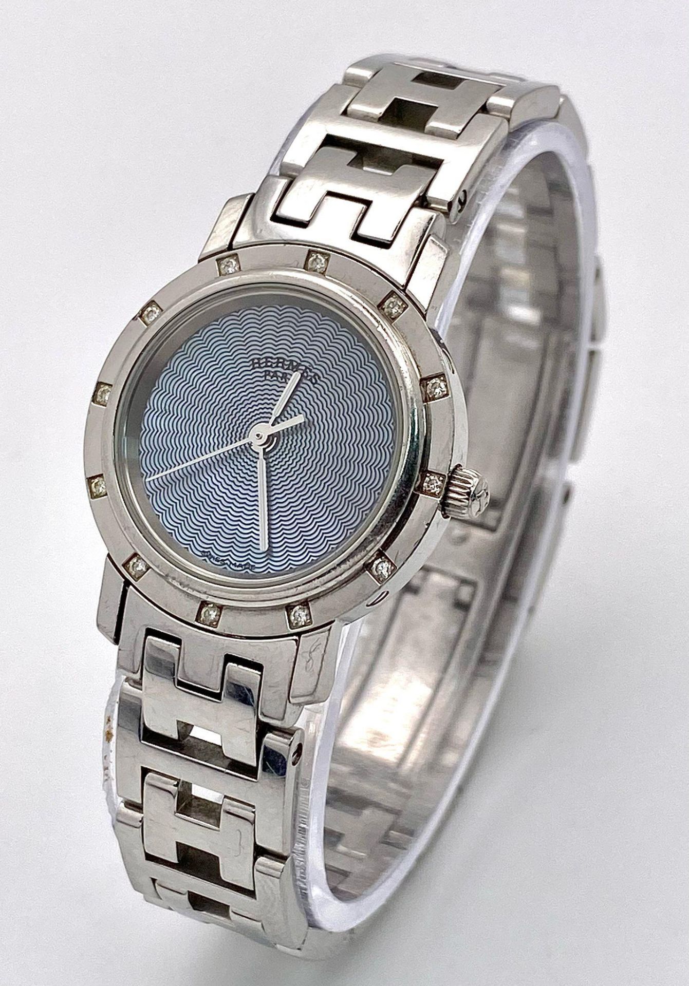 A "HERMES" STAINLESS STEEL LADIES QUARTZ WATCH WITH DIAMOND OUTER BEZEL. 24mm - Image 3 of 8