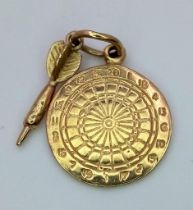 A 9K yellow gold dartboard and dart pendant, 2.4g ref: SH1365I