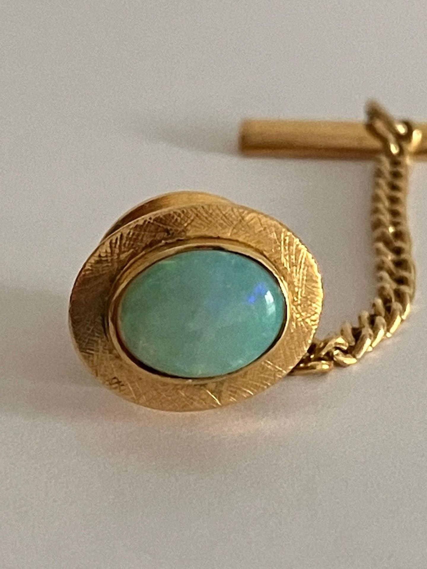 14 carat GOLD TIE PIN set with OPAL. Please note chain is gilt not gold.
