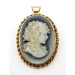 A Vintage 9K Gold Cameo Brooch. 3cm. 5.8g total weight. Ref: 15881