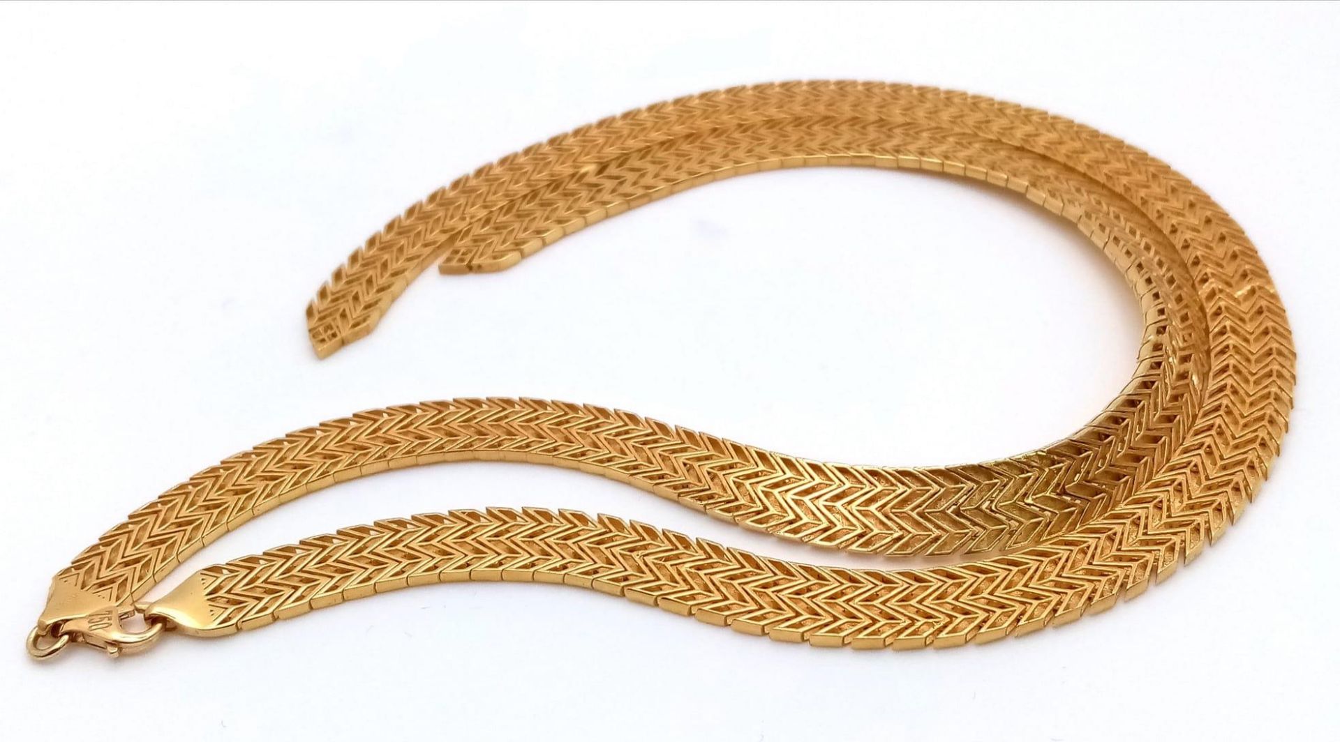 An Elegant 18K Gold Flat Scale Link Necklace with Twin Tassel Extenders. 48cm length. 35.25g weight. - Image 5 of 6