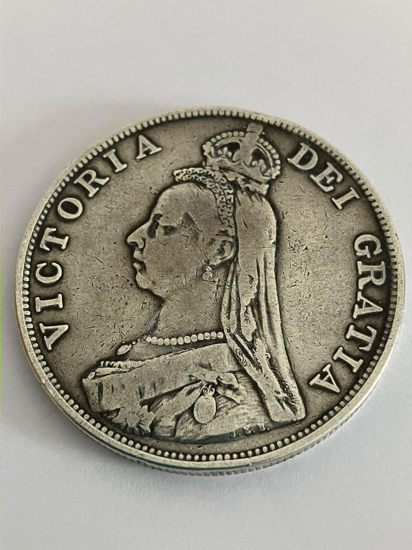 1889 SILVER DOUBLE FLORIN in very/extra fine condition. Having Bold and clear raised detail to - Bild 2 aus 2
