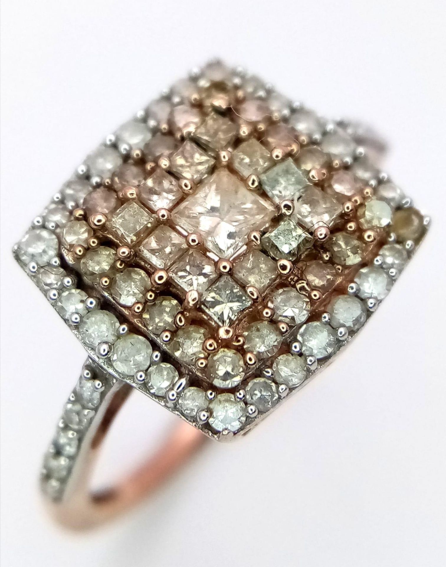 A FANCY 9K ROSE GOLD 0.60CT DIAMOND CLUSTER RING. TOTAL WEIGHT 2.1G. SIZE L 1/2