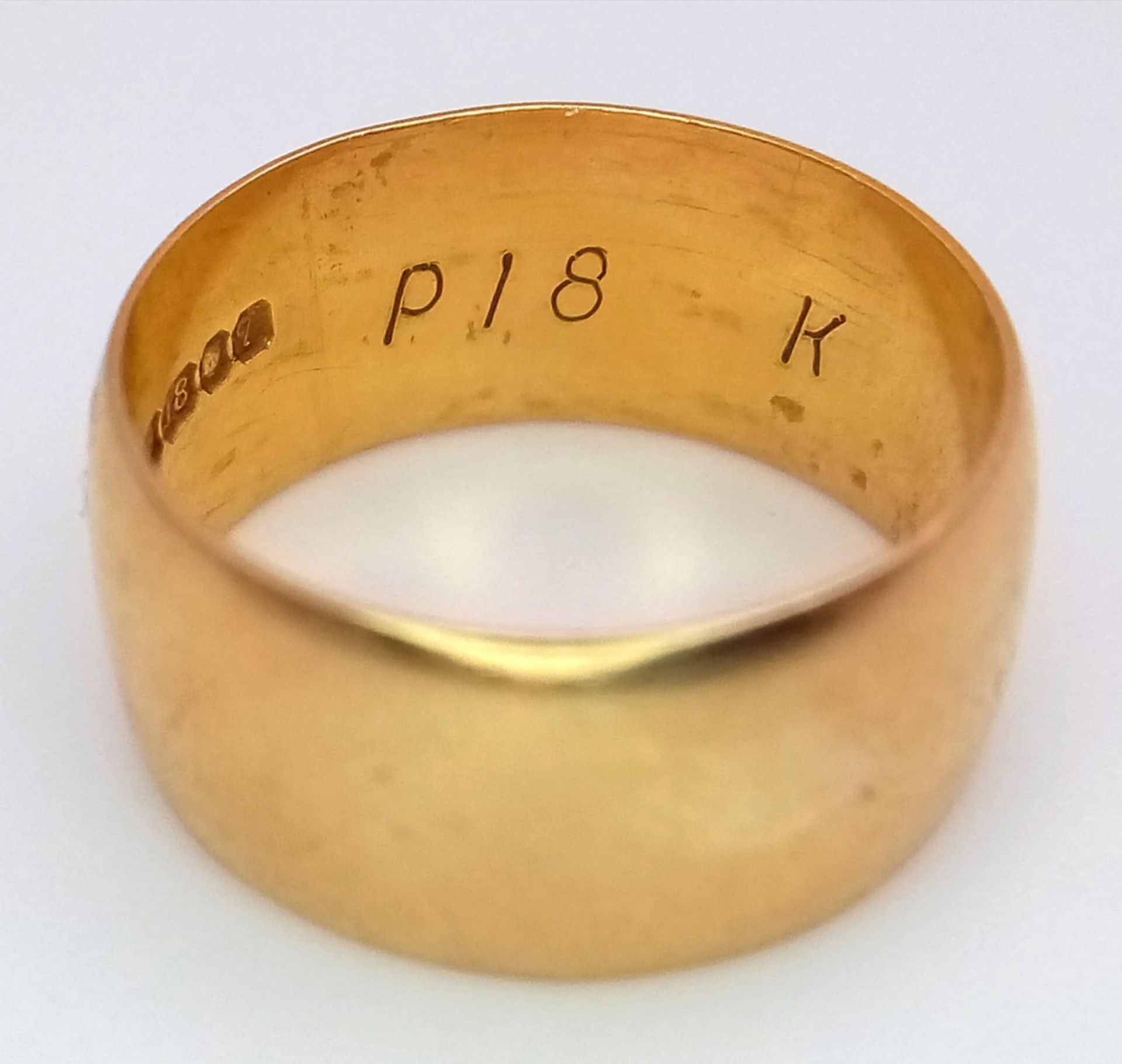A Vintage 18K Yellow Gold Band Ring. 8mm width. Size K. 5.3g weight. Full UK hallmarks. - Image 3 of 4
