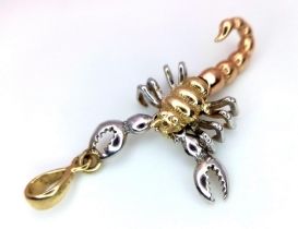 A 14K 2 COLOUR GOLD ARTICULATED SCORPION CHARM / PENDANT. TOTAL WEIGHT 2.9G