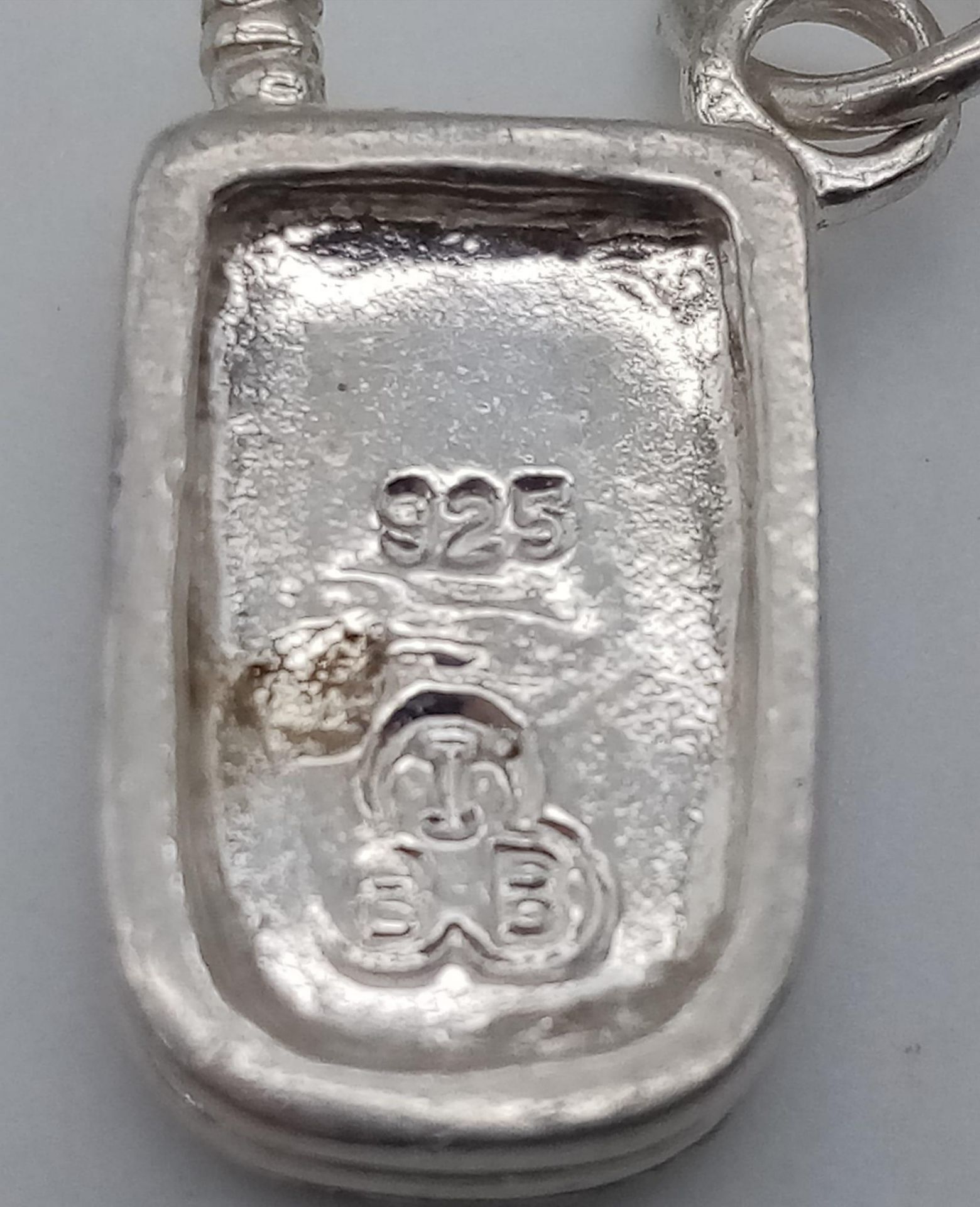 4 X STERLING SILVER TELEPHONE CHARMS - 3 OLD SCHOOL PHONES AND A FLIP MOBILE. 14.5G - Bild 3 aus 3