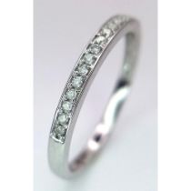 A 9K WHITE GOLD 0.11CT DIAMOND SET BAND RING. TOTAL WEIGHT 2G. SIZE R