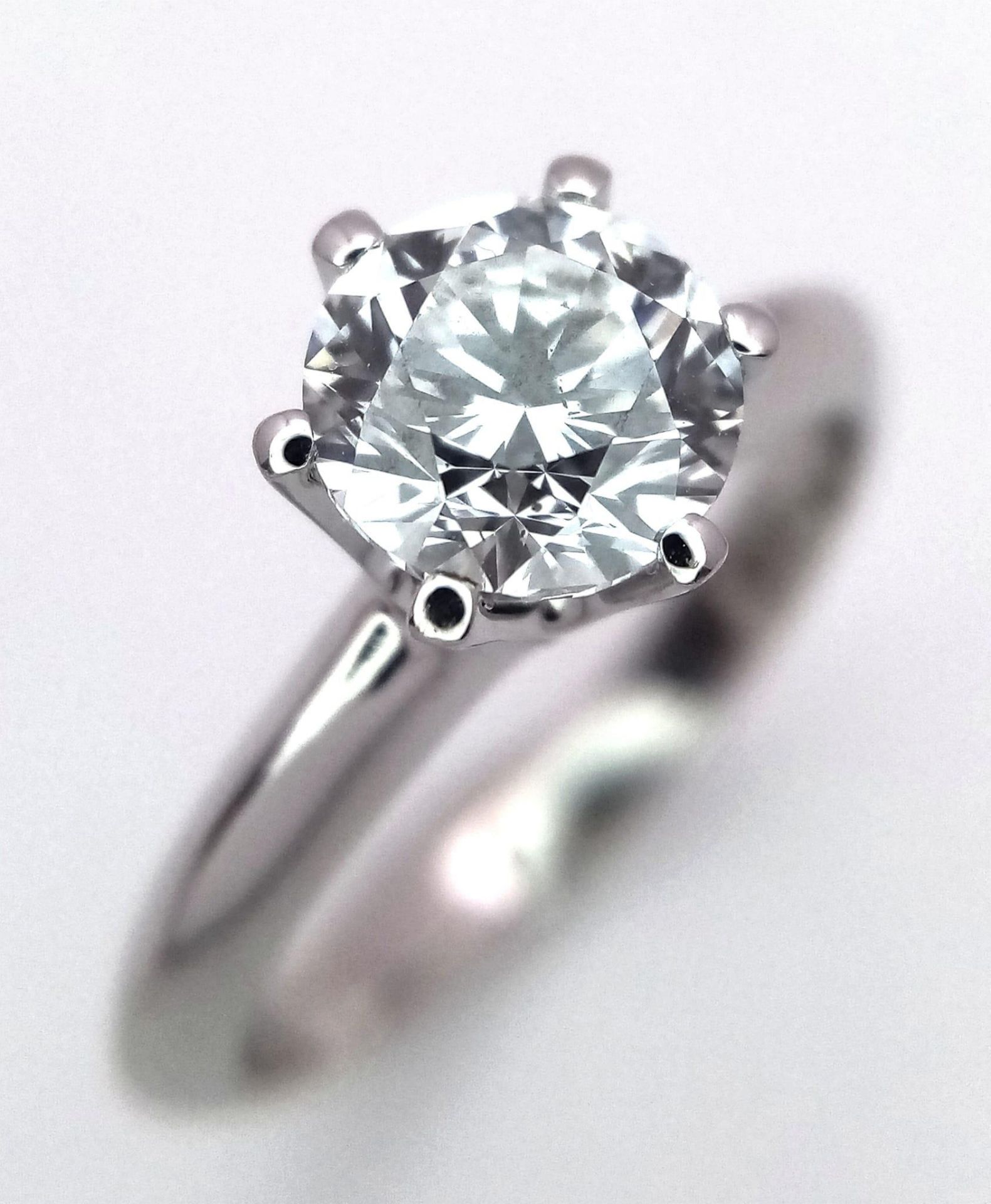 An 18K white Gold 1ct Diamond Solitaire Ring. Brilliant round cut diamond. Comes with an IGI - Image 2 of 9