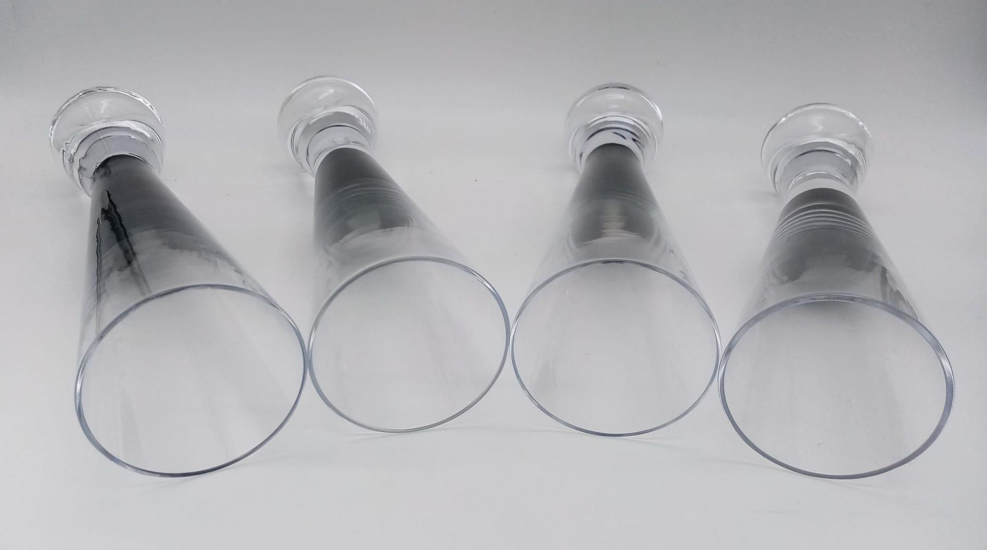 A set of four stylish Tom Dixon tank champagne glasses. In lovely condition. 22.5cm tall. - Bild 3 aus 6