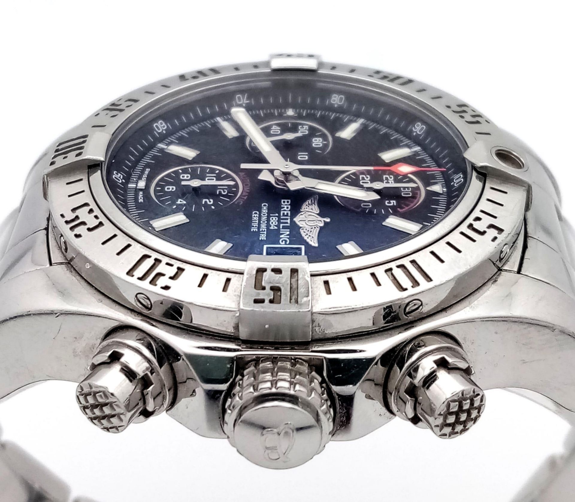 A Breitling Avenger II Chronograph Gents Watch. Stainless steel bracelet and case - 43mm. Black dial - Bild 4 aus 11