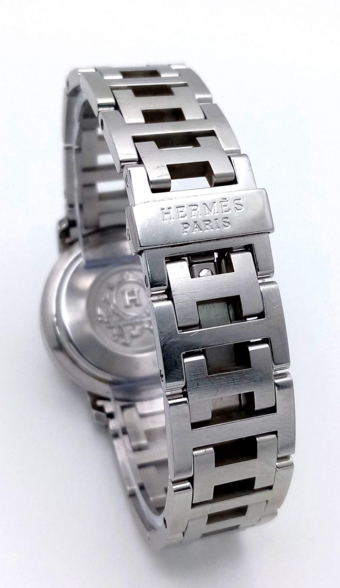 A "HERMES" OF PARIS STAINLESS STEEL CHRONOGRAPH LADIES WATCH WITH 3 SUBDIALS , DATE BOX AND WHITE - Image 6 of 8