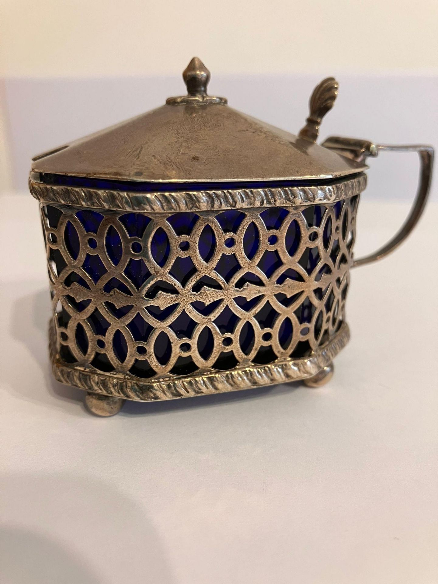 Antique SILVER MUSTARD POT, Octagonal Shape, with fabulous filigree work all round. Hinge in perfect - Bild 4 aus 4