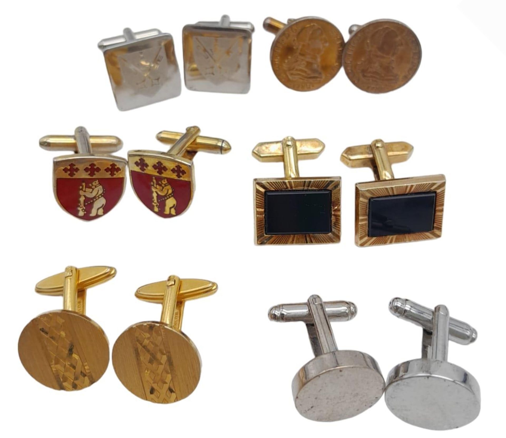 Collection of 20 pairs of metal cufflinks. A variety of designs, shapes, gold tone and silver tone. - Image 3 of 5