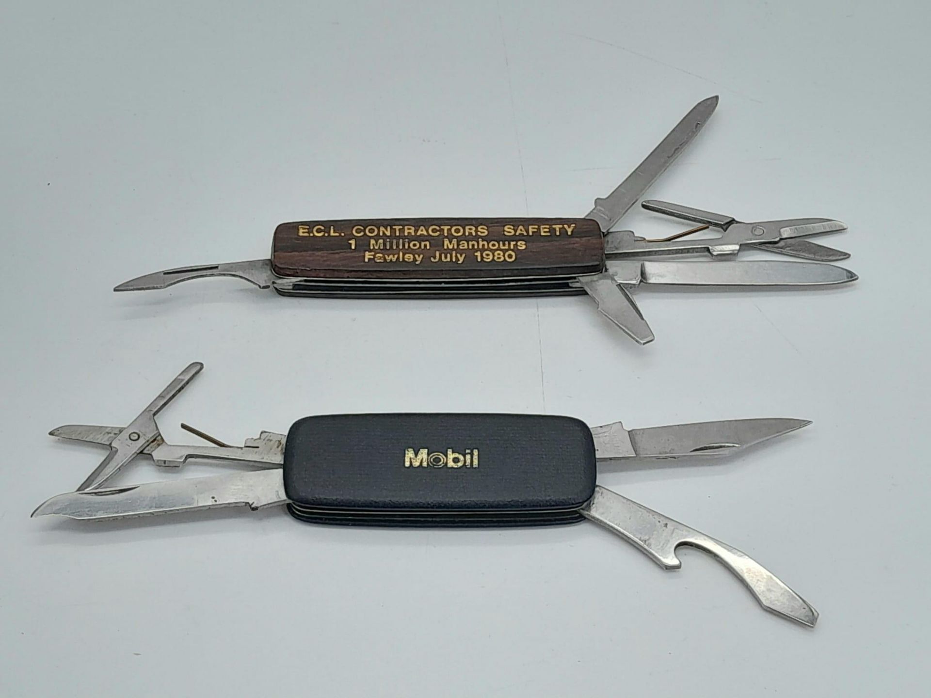 A Nice Vintage Bundle: Old coin paperweight, 2 penknives and a cowbell! - Image 2 of 4
