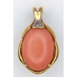 18k yellow gold pendant with coral and diamond accent, 2cm drop, weight 3.3 grams