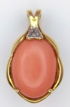 18k yellow gold pendant with coral and diamond accent, 2cm drop, weight 3.3 grams