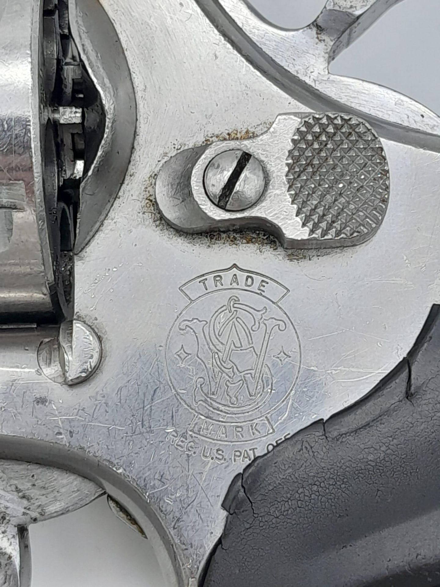 A Deactivated Smith and Wesson 357 Magnum. This classic Hollywood revolver has a chrome finish - Bild 16 aus 16