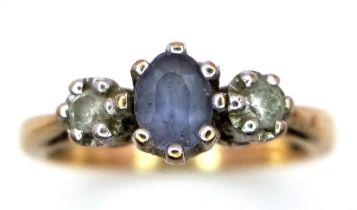A 9K YELLOW GOLD DIAMOND & GEM 3 STONE RING. TOTAL WEIGHT 2.1G. SIZE L