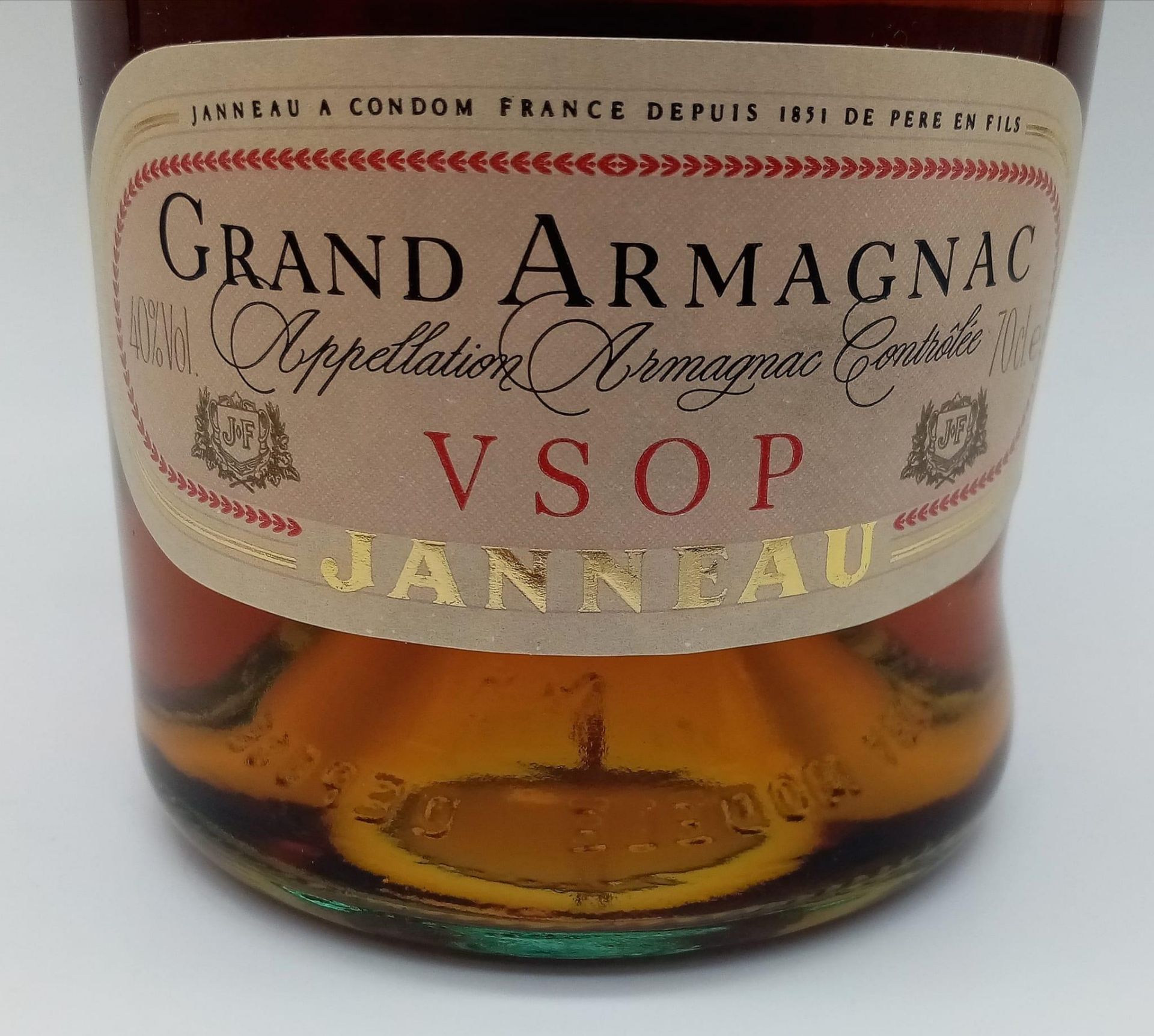 A Rare Bottle of Vintage 20th Century Janneau Grand Armagnac VSOP. 70cl Bottle. In original - Image 5 of 9