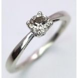 A 9K WHITE GOLD 0.30CT DIAMOND SOLITAIRE RING. TOTAL WEIGHT 2G. SIZE M