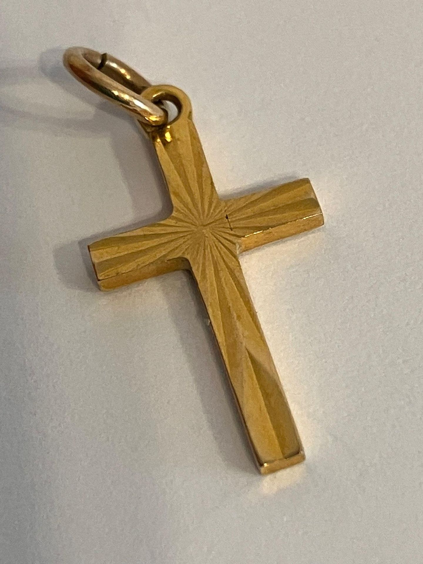 9 carat GOLD CROSS CHARM. Classic Shape. Full hallmark. 0.67 grams.