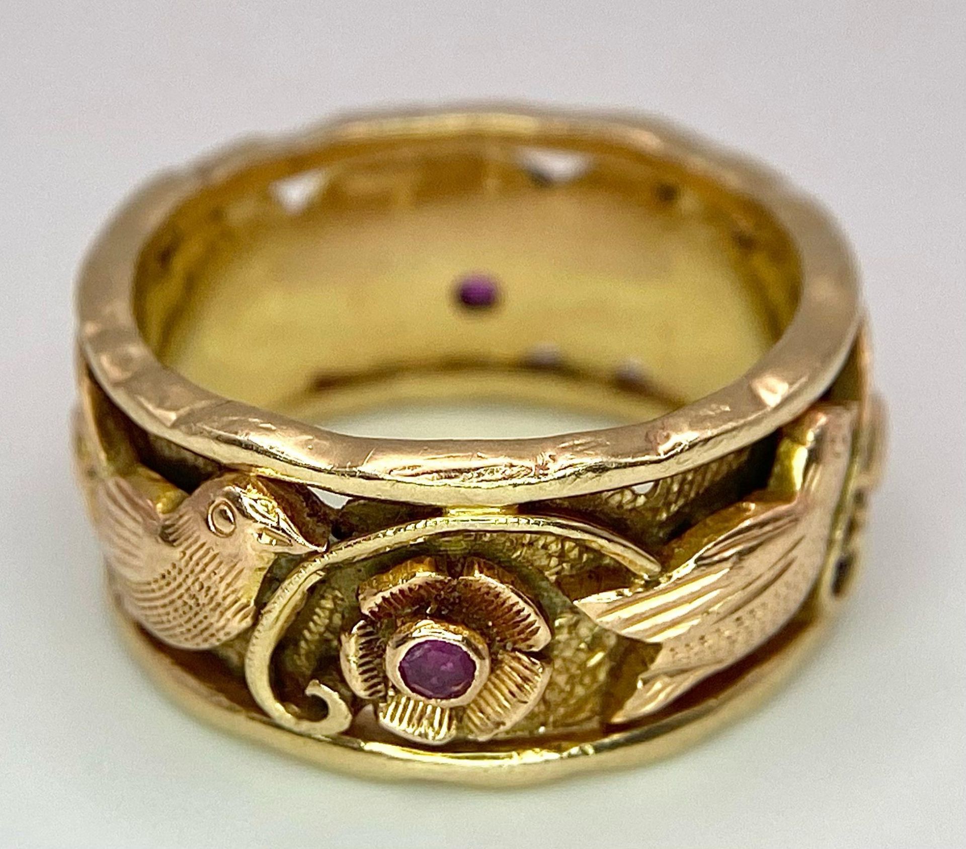 A Beautifully Decorated Bird and Floral 14K Rose Gold and Ruby Band Ring. Size N. 7.5g total weight. - Image 4 of 6