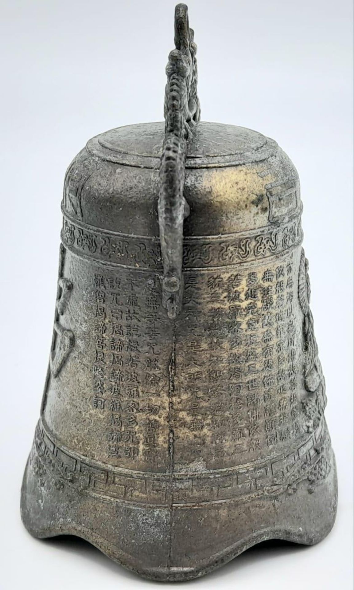 AN ANTIQUE BUDDHIST BRONZE TEMPLE BELL WITH PRAYERS ENGRAVED . 9 X 6cms - Image 3 of 8