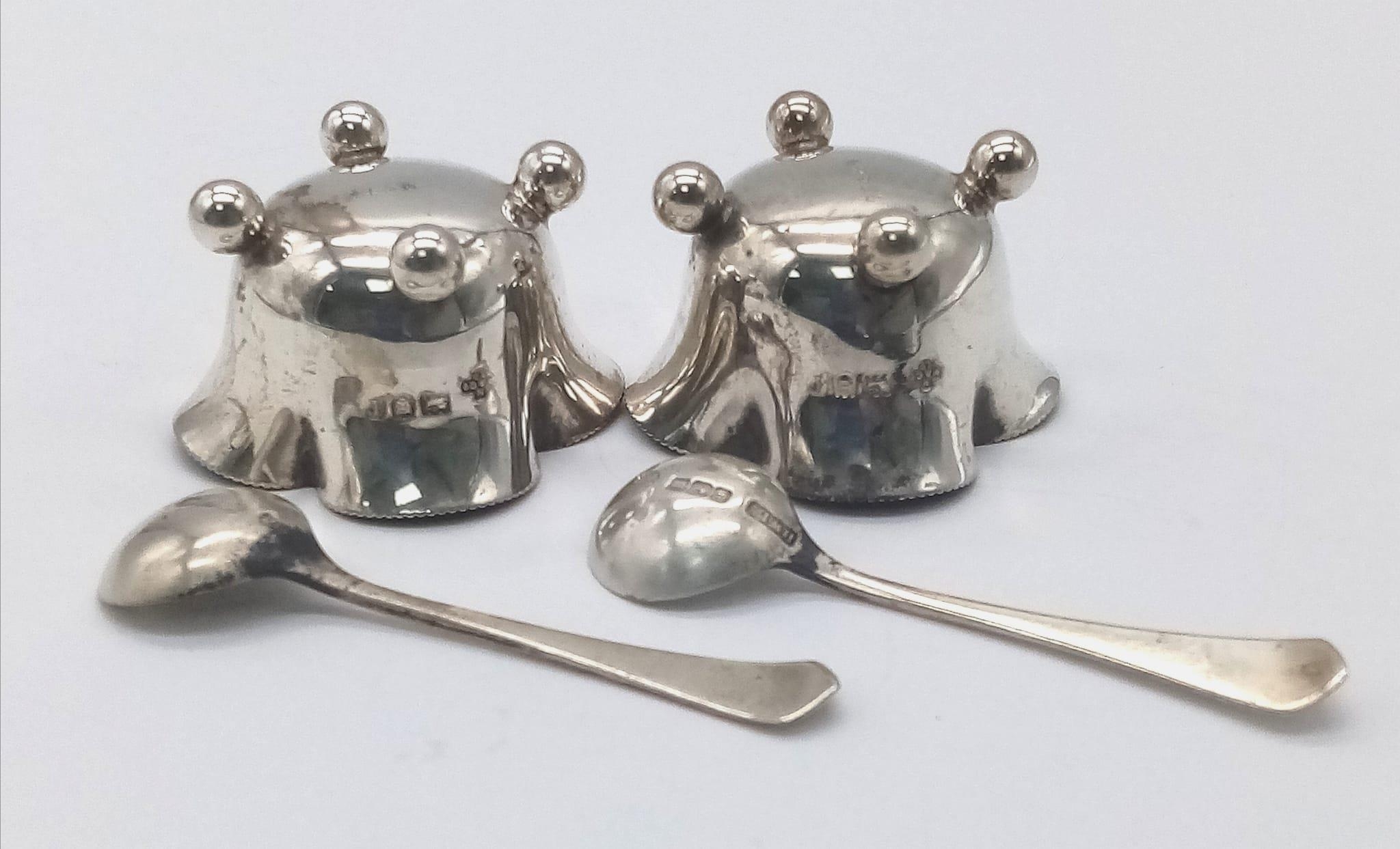 A Marching Pair of 1901/2 Edward VII Hallmarked Silver Salts, each with an 1886 Hallmarked Silver - Image 2 of 4