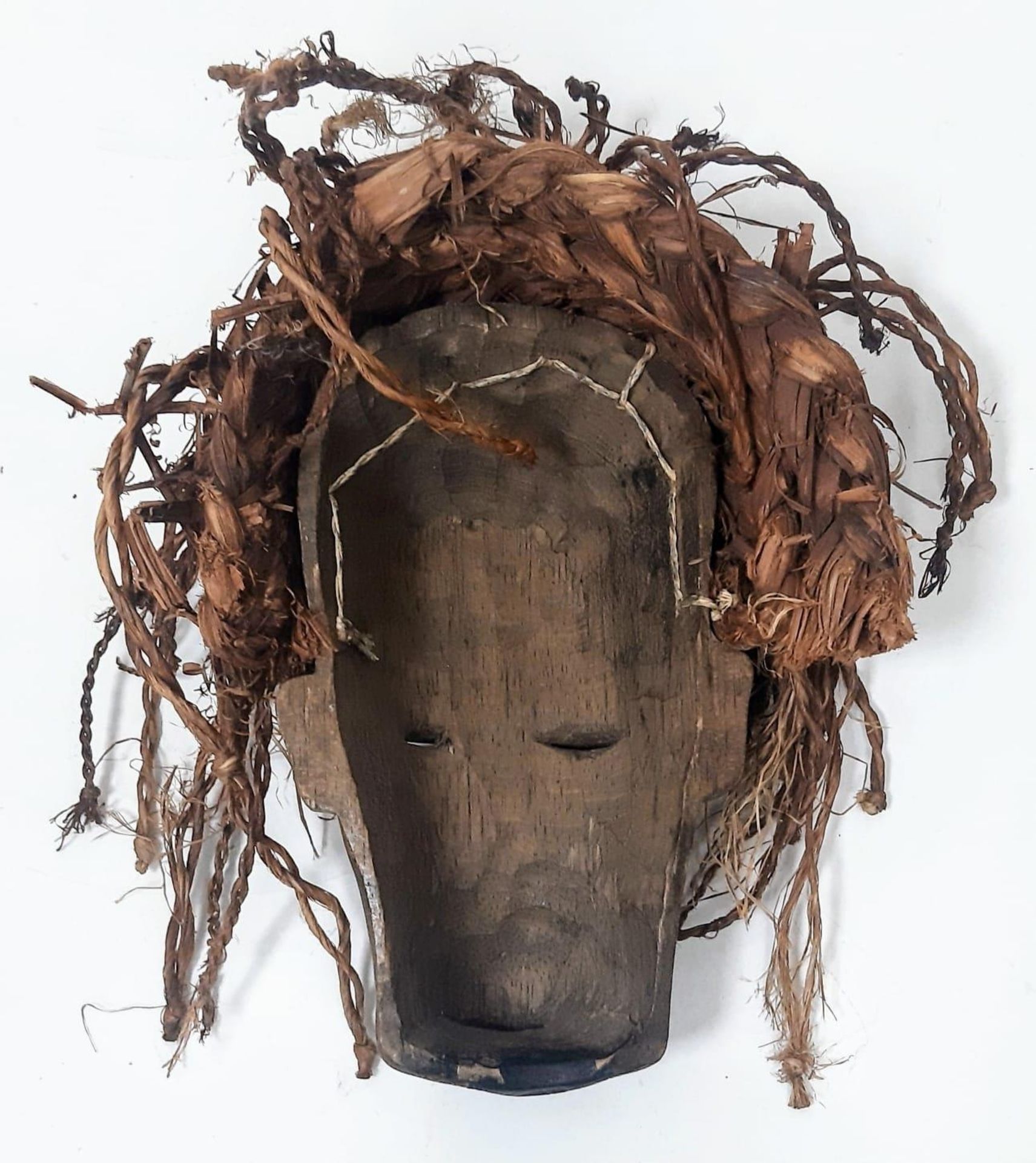An antique Maasai wooden mask of a young warrior with red long “hair”. In very good condition for - Image 3 of 4