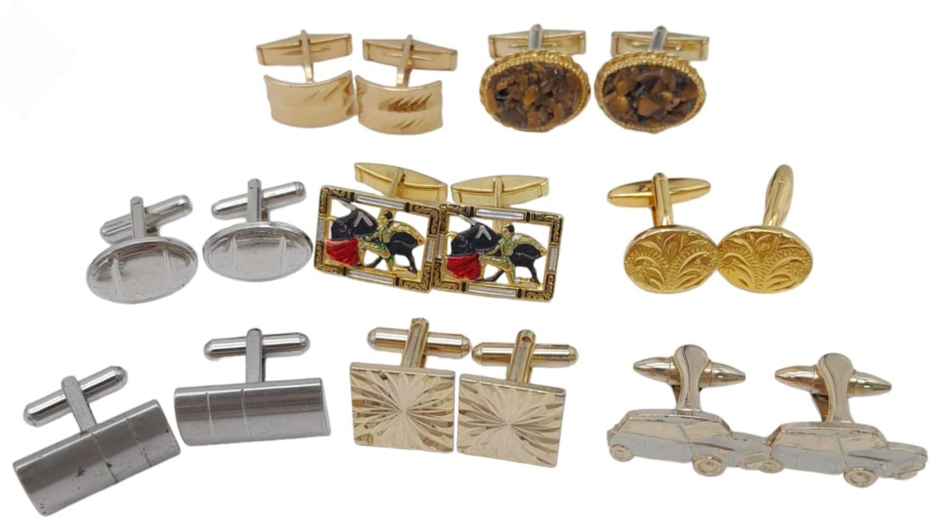Collection of 20 pairs of metal cufflinks. A variety of designs, shapes, gold tone and silver tone. - Image 4 of 5