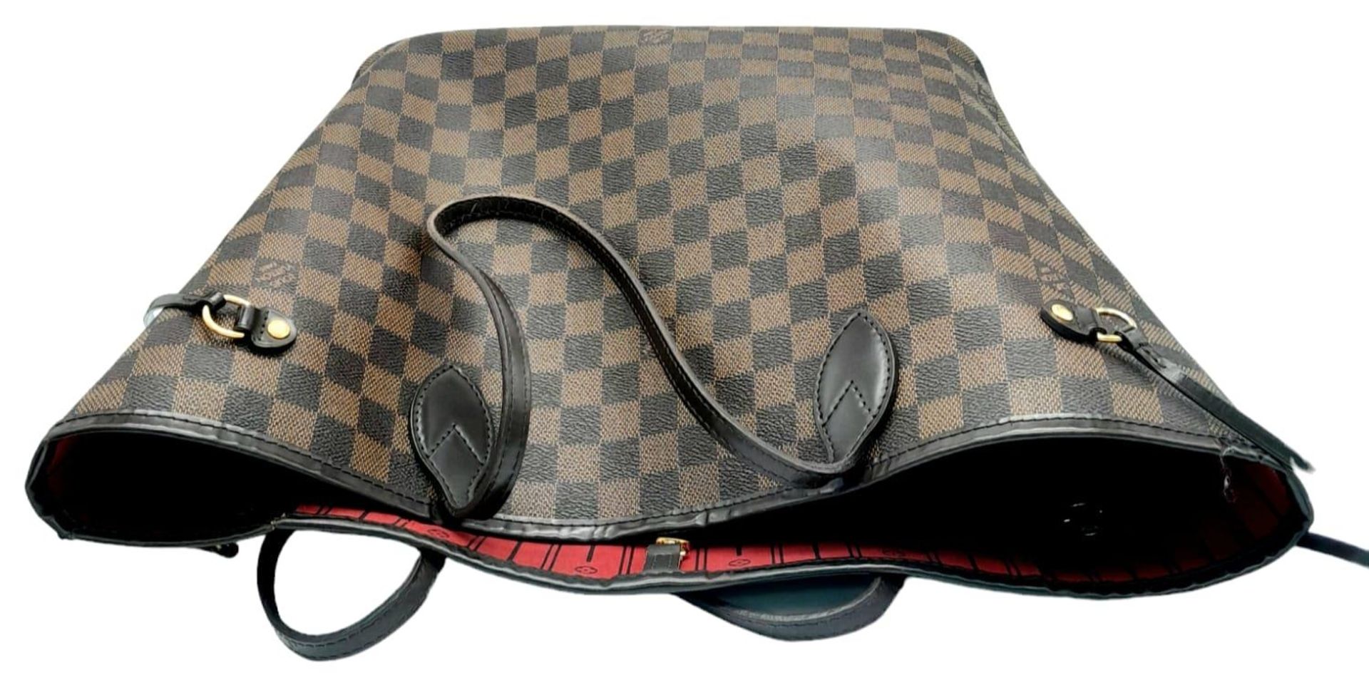 A Louis Vuitton Damier Ebene 'Neverfull' Bag. Leather exterior with gold-toned hardware, two thin - Image 4 of 10