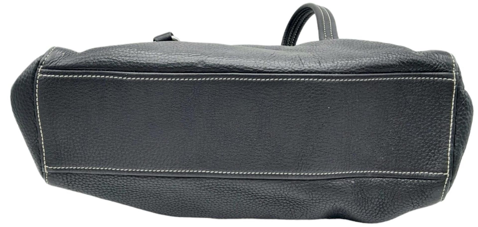 A Prada Black Vitello Shoulder Bag. Leather exterior with silver-toned hardware, two straps, push - Bild 5 aus 10