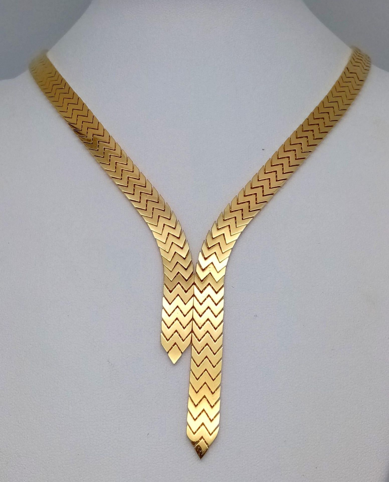An Elegant 18K Gold Flat Scale Link Necklace with Twin Tassel Extenders. 48cm length. 35.25g weight.