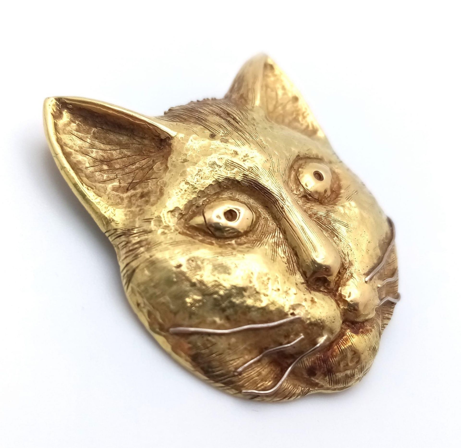An 18K Yellow Gold (tested) Pussy Face Pendant! 3.5cm x 3cm. 11.45g weight. - Bild 2 aus 3