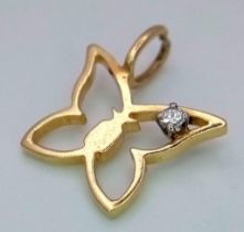 A 14K YELLOW GOLD DIAMOND SET BUTTERFLY PENDANT / CHARM. TOTAL WEIGHT 1G