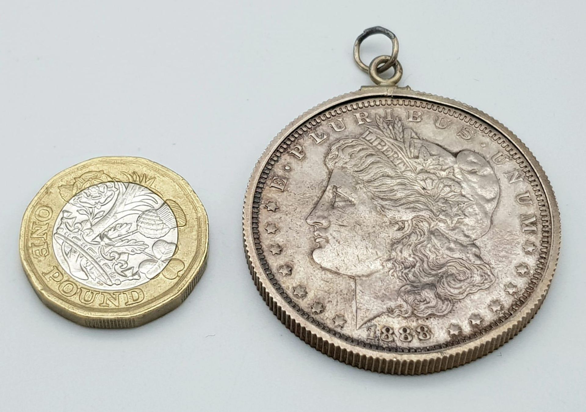 AN 1888 SILVER DOLLAR FROM THE U.S.A. IN PENDANT SETTING . 30gms - Bild 3 aus 3