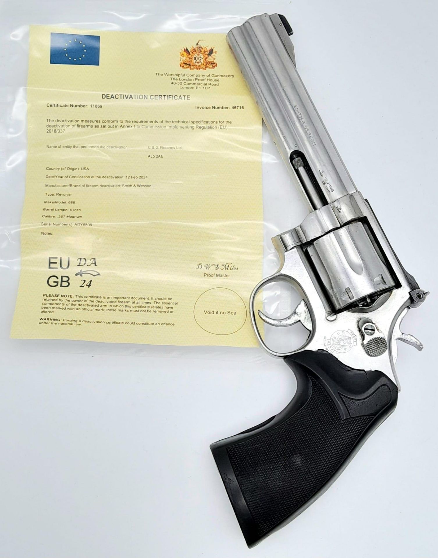 A Deactivated Smith and Wesson 357 Magnum. This classic Hollywood revolver has a chrome finish - Bild 2 aus 16