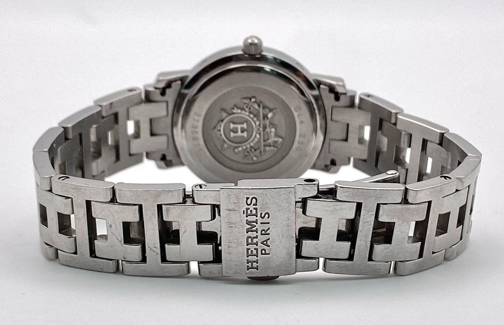 A "HERMES" STAINLESS STEEL LADIES QUARTZ WATCH WITH DIAMOND OUTER BEZEL. 24mm - Image 6 of 8