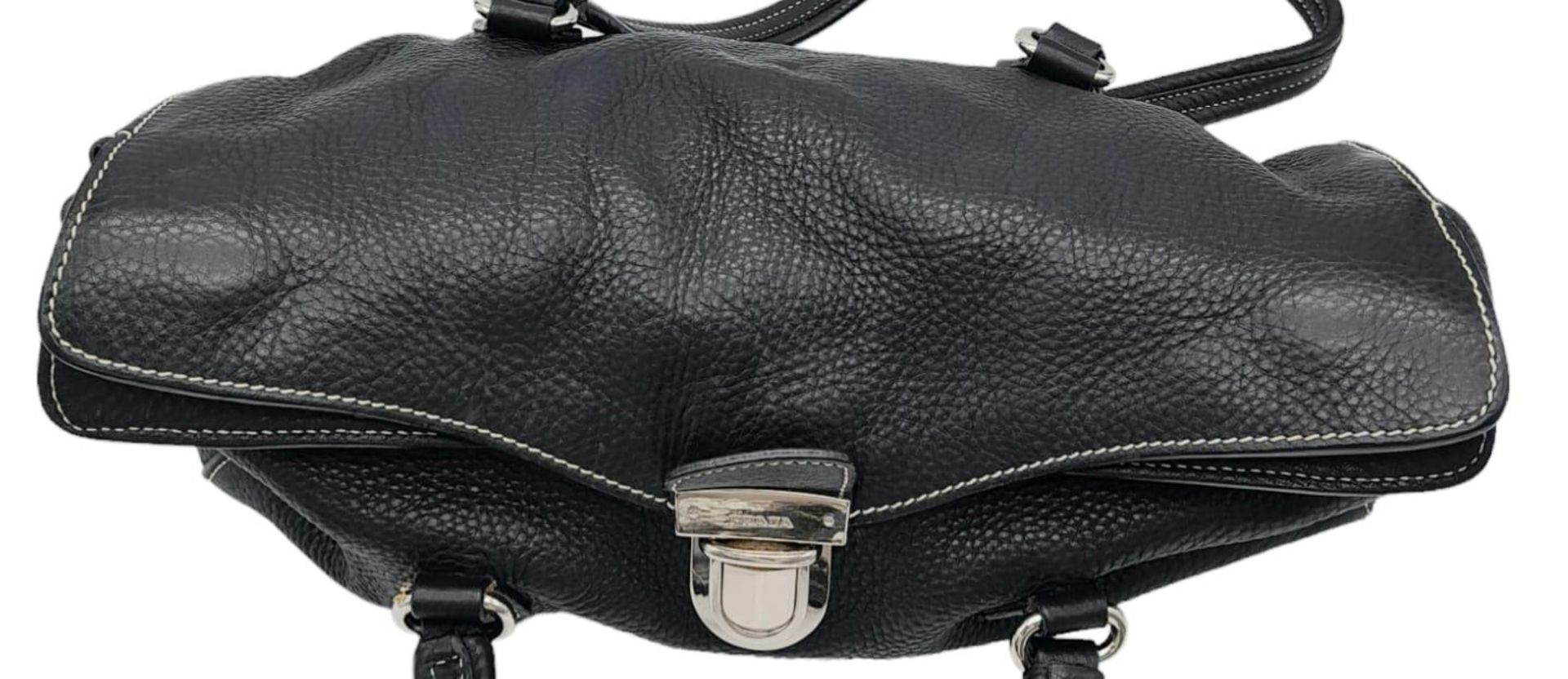 A Prada Black Vitello Shoulder Bag. Leather exterior with silver-toned hardware, two straps, push - Bild 4 aus 10