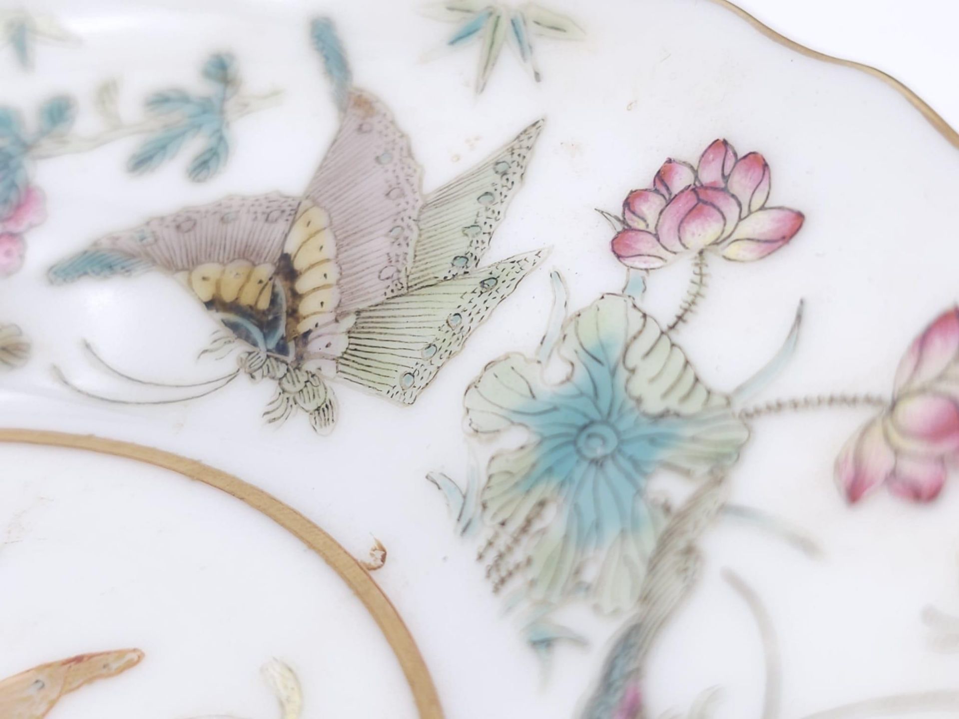 A set of 4 Daoguang (1820-1850) Era Dishes. Beautifully decorated with a iridescent floral & - Image 17 of 23