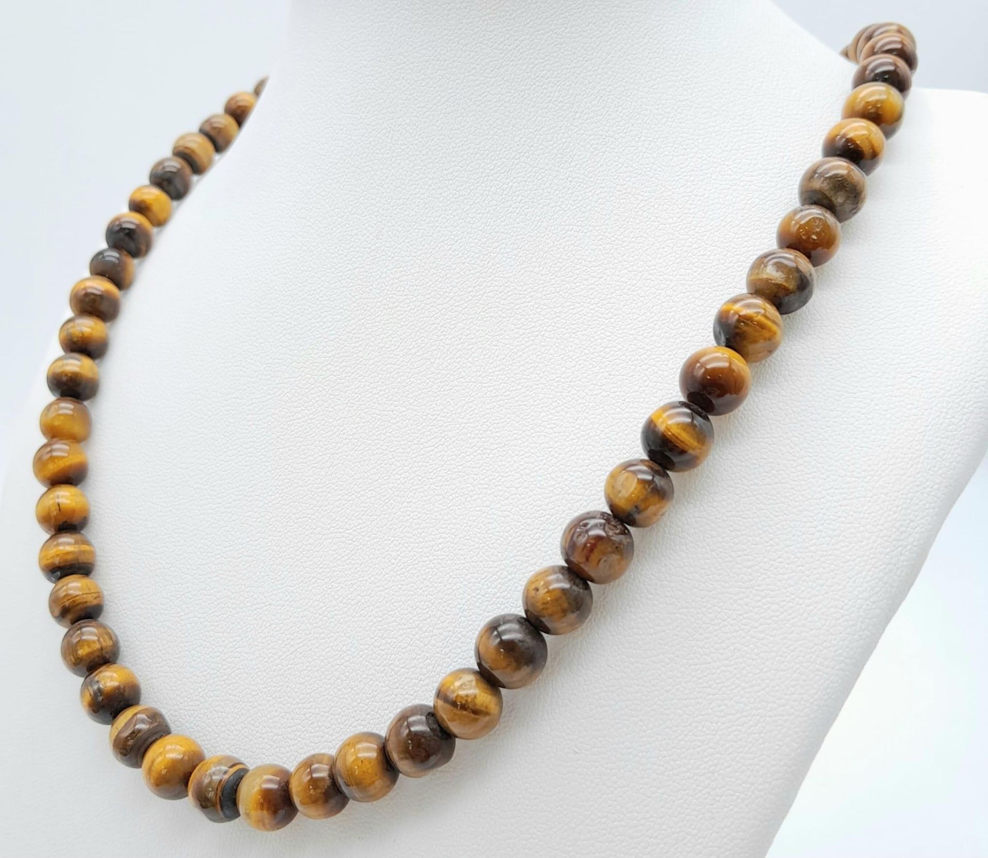 A Vintage Tigers Eye Bead Necklace. Screw clasp. 46cm - Image 2 of 5