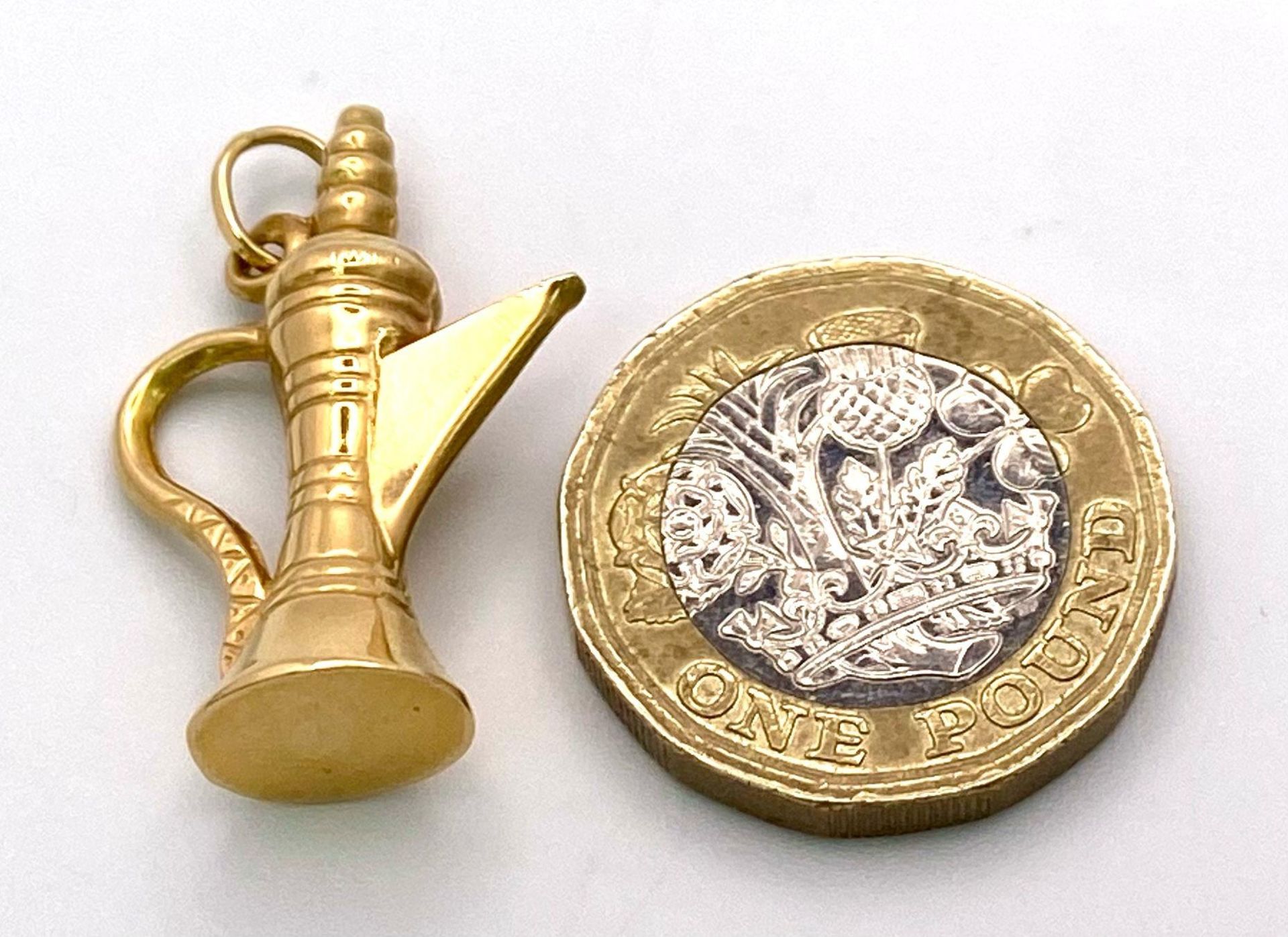 An 18K Yellow Gold Middle-Eastern Coffee Pot Pendant/Charm. 3cm. 2.7g weight. - Image 3 of 4