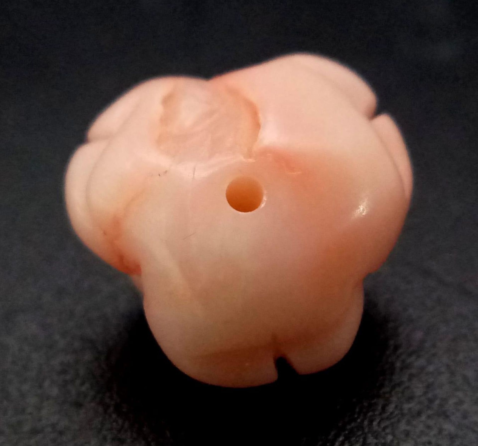 A 3.85ct Natural Italian Pink Coral, Carved cut. Comes with the GLI certificate. - Bild 2 aus 3